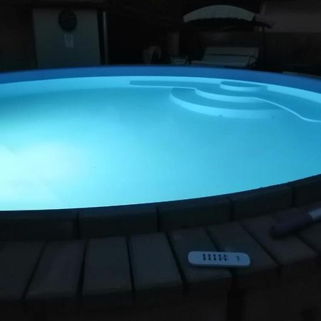 Attila Vendeghaz Tapioszentmarton Hotel Bagian luar foto