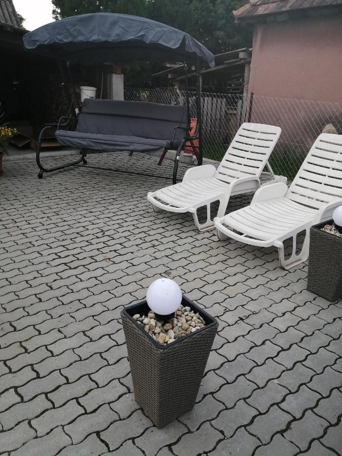 Attila Vendeghaz Tapioszentmarton Hotel Bagian luar foto
