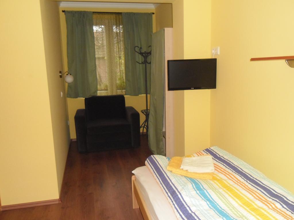 Attila Vendeghaz Tapioszentmarton Hotel Ruang foto