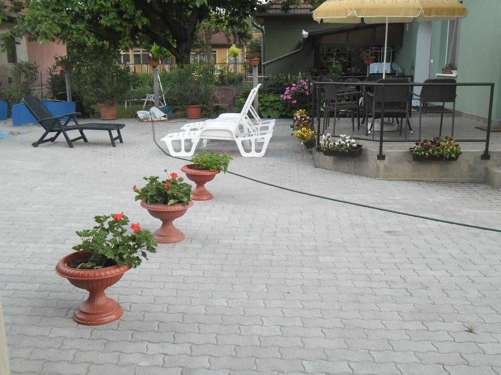 Attila Vendeghaz Tapioszentmarton Hotel Bagian luar foto