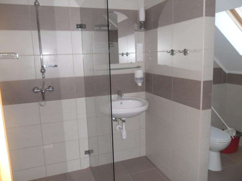 Attila Vendeghaz Tapioszentmarton Hotel Bagian luar foto