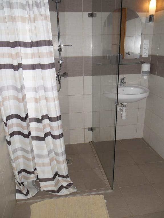 Attila Vendeghaz Tapioszentmarton Hotel Bagian luar foto