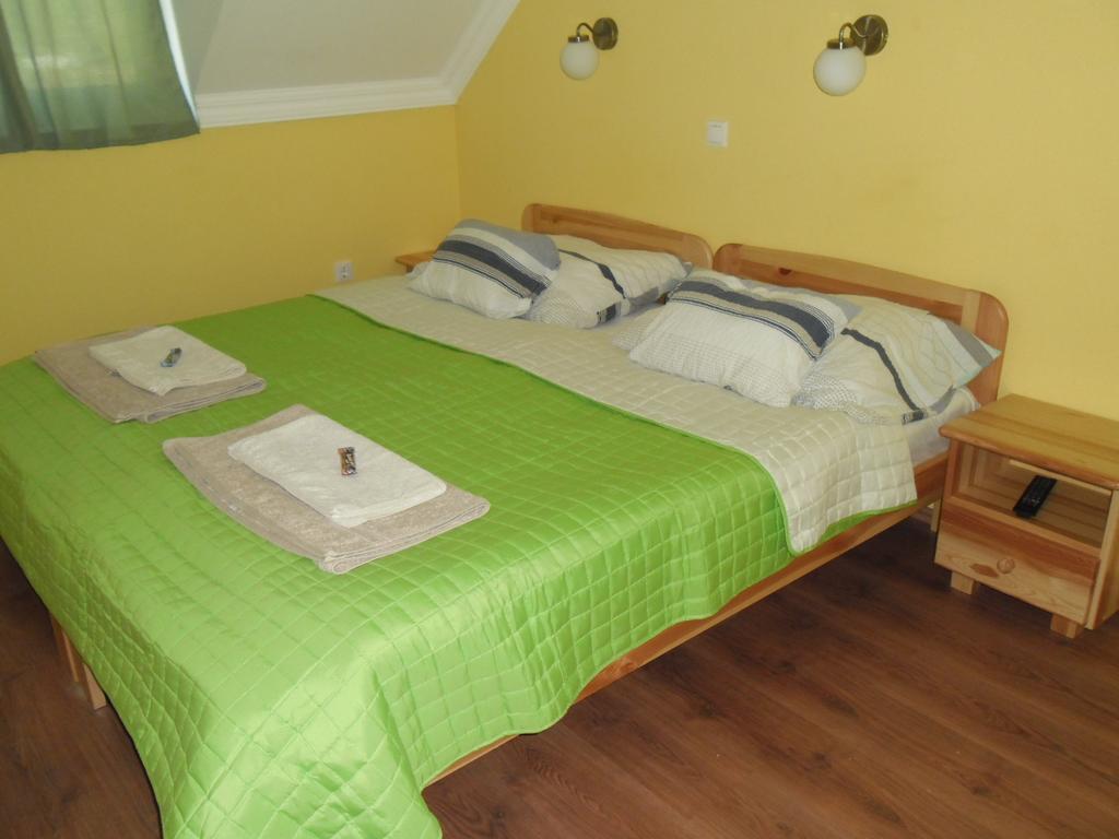 Attila Vendeghaz Tapioszentmarton Hotel Bagian luar foto