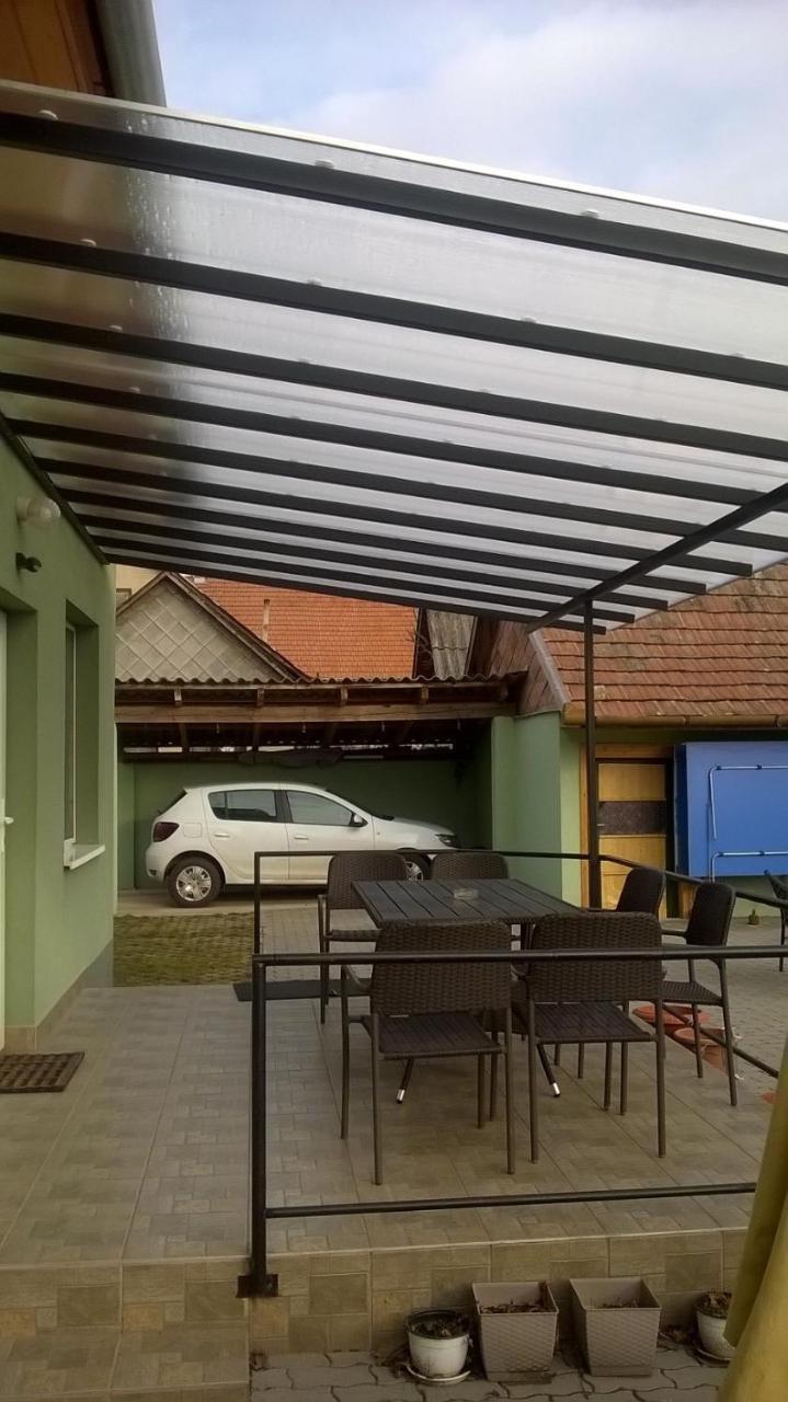 Attila Vendeghaz Tapioszentmarton Hotel Bagian luar foto